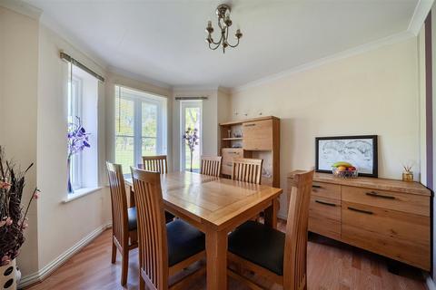 3 bedroom townhouse for sale, Darwin Court, Whitchurch.