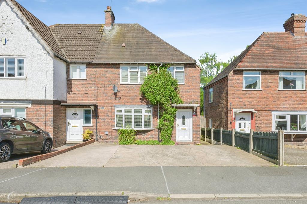 3 bedroom semi-detached house for sale