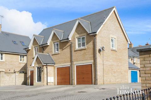 2 bedroom coach house for sale, Doulton Close, Swindon