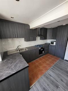 1 bedroom in a house share to rent, Eton Avenue, Hounslow TW5