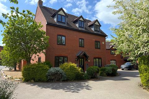 5 bedroom detached house to rent, Upper Wood Close, Shenley Brook End