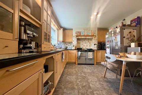 5 bedroom detached house to rent, Upper Wood Close, Shenley Brook End