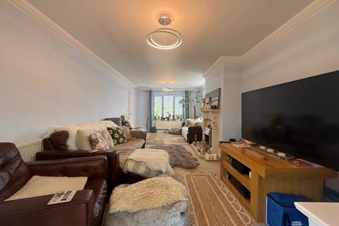 5 bedroom detached house to rent, Upper Wood Close, Shenley Brook End