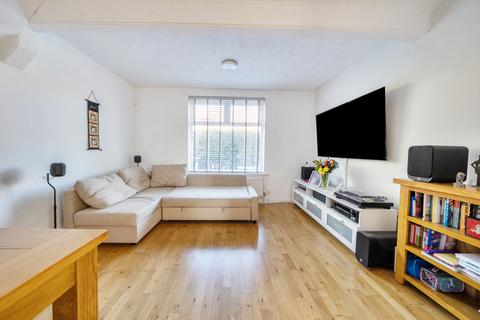 Browning Avenue, Hanwell