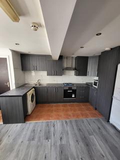 1 bedroom in a house share to rent, Eton Avenue, Hounslow TW5