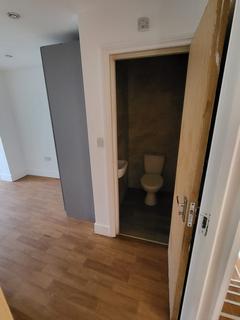1 bedroom in a house share to rent, Eton Avenue, Hounslow TW5
