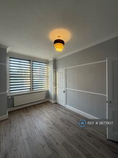 4 bedroom detached house to rent, Victoria Road, Barnet, EN4