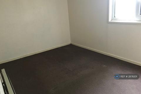 2 bedroom flat to rent, Kelly Avenue, Rugeley, WS15