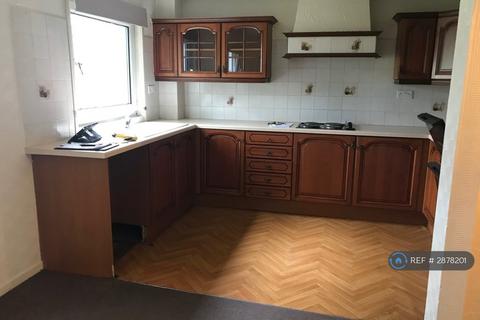 2 bedroom flat to rent, Kelly Avenue, Rugeley, WS15