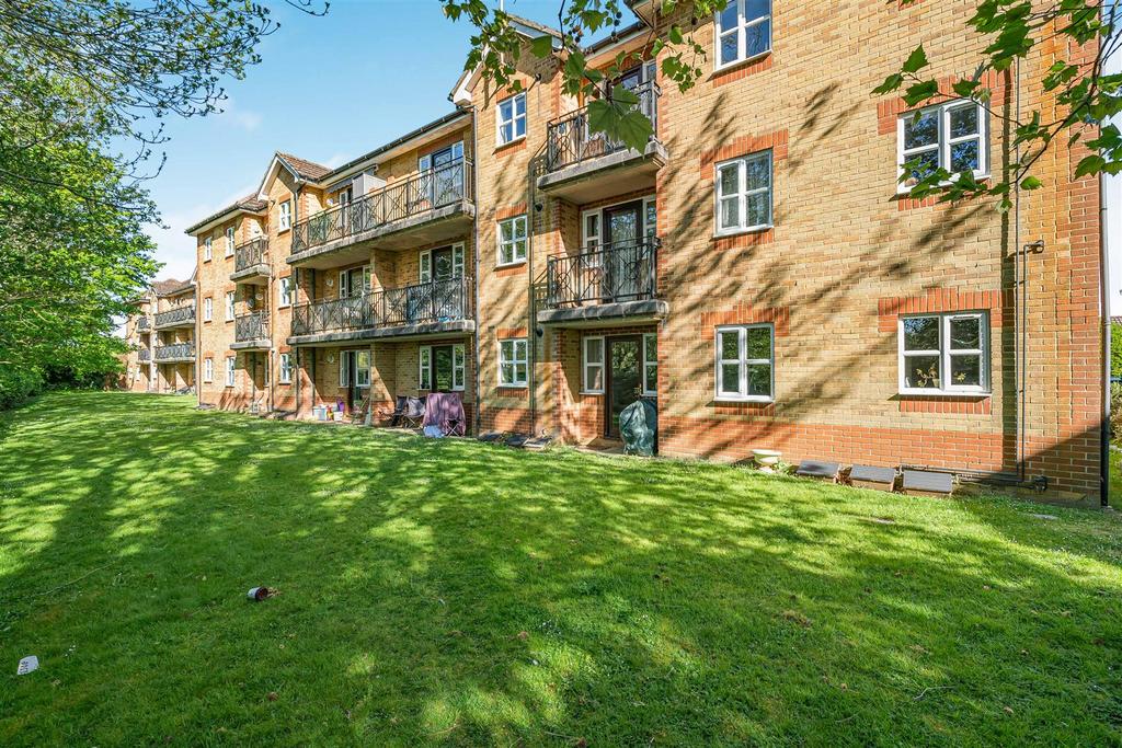 Apartment in Reading, Caversham - View 3