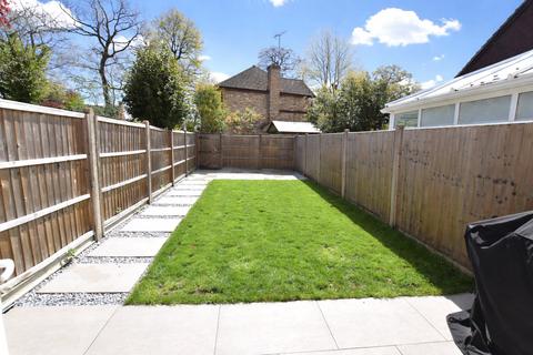 3 bedroom terraced house for sale, Chive Court, Hampshire GU14