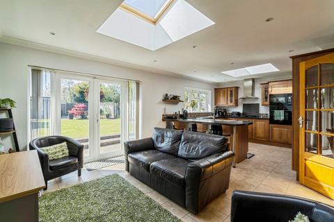 4 bedroom detached house for sale, Drake Avenue, Goring-By-Sea, Worthing