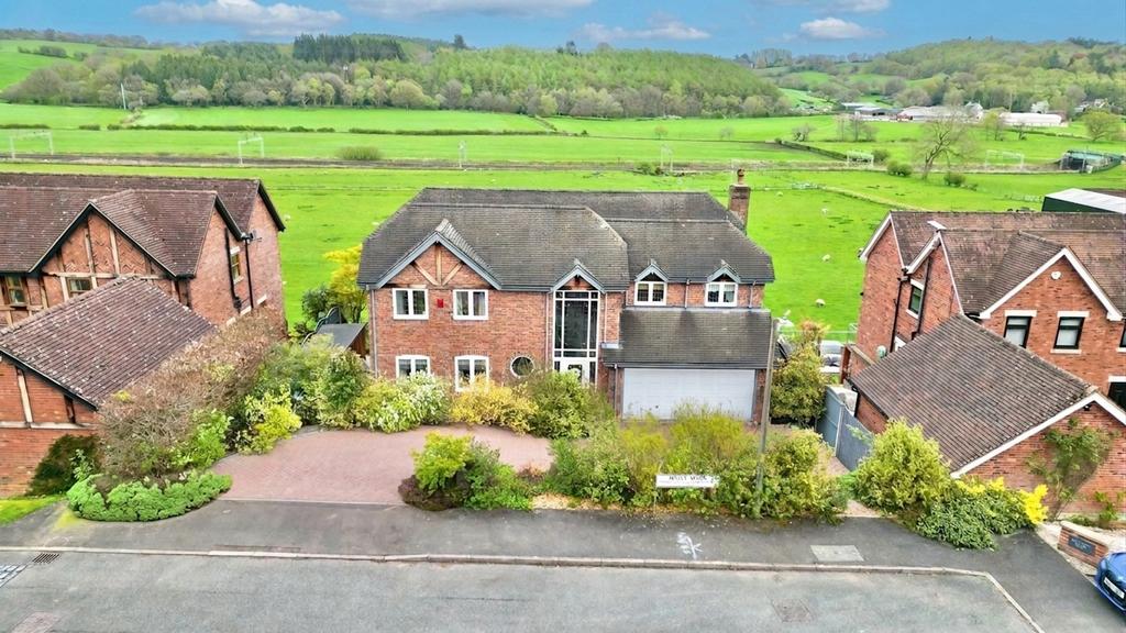 5 bedroom detached house for sale