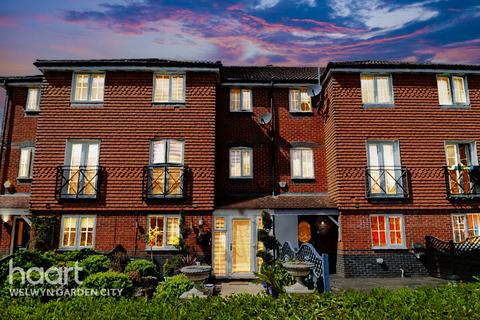 5 bedroom townhouse for sale, Node Way Gardens, Welwyn