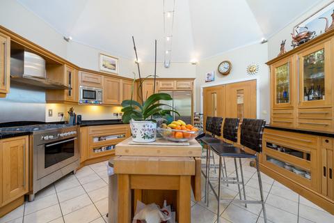 3 bedroom penthouse for sale, Overbury Avenue, Beckenham, BR3