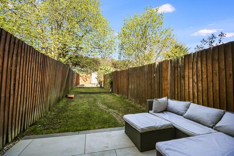 2 bedroom terraced house for sale, Upper Bridge Road, Chelmsford