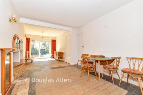 4 bedroom semi-detached house for sale, Gordon Avenue, Hornchurch, Essex