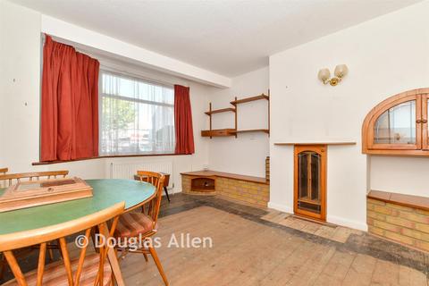 4 bedroom semi-detached house for sale, Gordon Avenue, Hornchurch, Essex