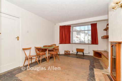 4 bedroom semi-detached house for sale, Gordon Avenue, Hornchurch, Essex