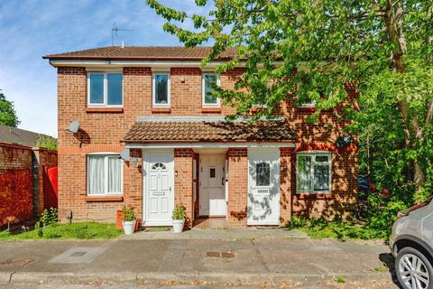 1 bedroom maisonette for sale, Glenview Close, CRAWLEY