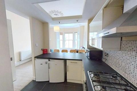 6 bedroom flat to rent, Byres Road, West End, Glasgow, G12