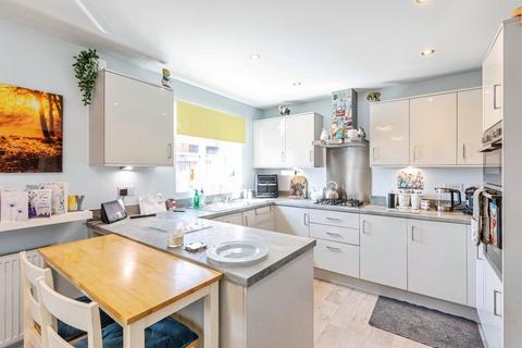 4 bedroom detached house for sale, Slate Drive, Kettering