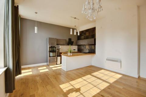 2 bedroom apartment to rent, The Crescent, Gloucester