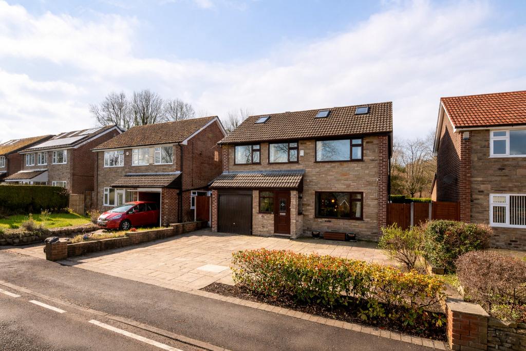 Strines Road Strines Road, Marple, SK6 5 bed detached house for sale - £700,000