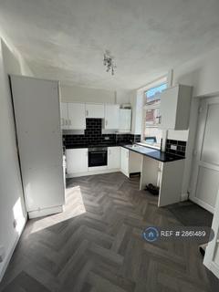 3 bed terraced house for rent in County St, Oldham, OL8