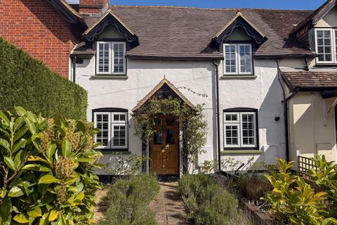 3 bedroom cottage for sale, Petworth Road, Godalming, GU8
