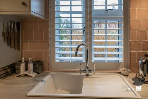 3 bedroom cottage for sale, Petworth Road, Godalming, GU8
