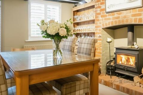 3 bedroom cottage for sale, Petworth Road, Godalming, GU8