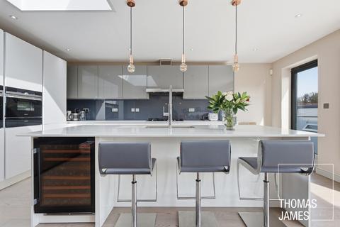 4 bedroom semi-detached house for sale, Park View, London, N21