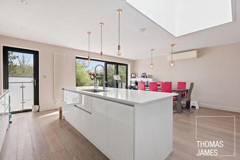 4 bedroom semi-detached house for sale, Park View, London, N21