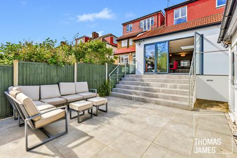 4 bedroom semi-detached house for sale, Park View, London, N21