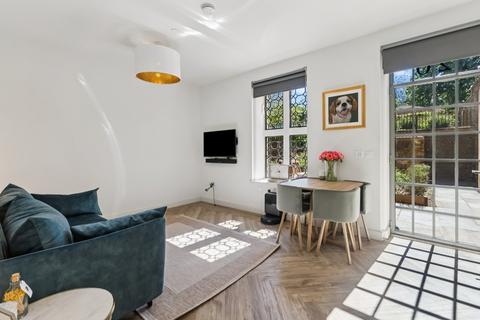 1 bedroom flat for sale, Holt Gardens, London SW17