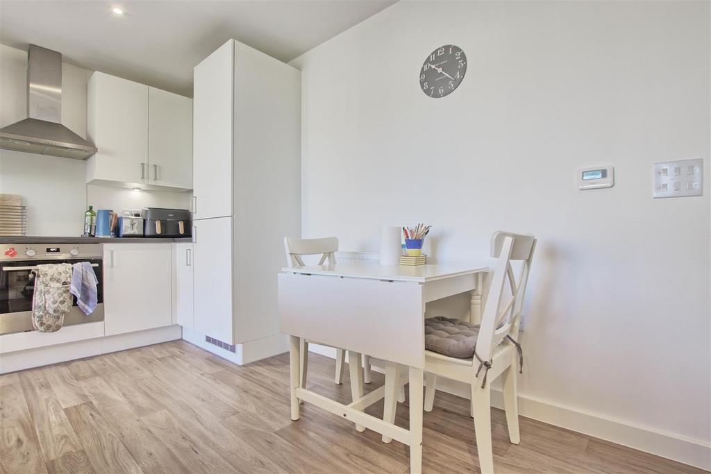 Apartment in Cambridge, Trumpington - View 5