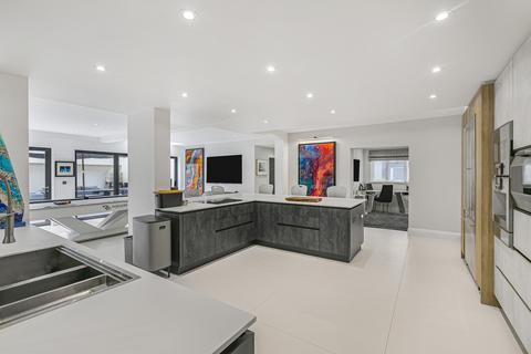 4 bedroom link detached house for sale, Vicarage Close, Kingswood, KT20