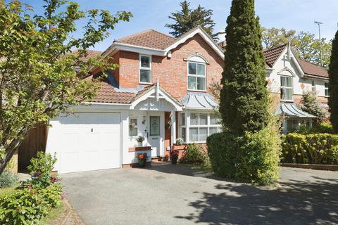 4 bedroom detached house for sale, Wellington Close, Watford