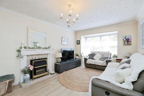 4 bedroom detached house for sale, Wellington Close, Watford