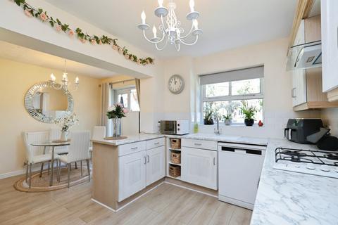 4 bedroom detached house for sale, Wellington Close, Watford