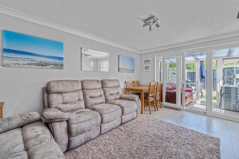 2 bedroom terraced house to rent, The Heathers, Staines-upon-Thames, TW19