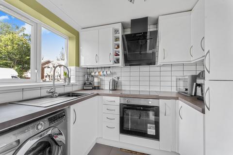 2 bedroom terraced house to rent, The Heathers, Staines-upon-Thames, TW19