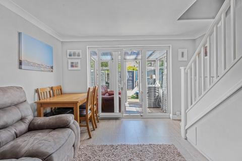 2 bedroom terraced house to rent, The Heathers, Staines-upon-Thames, TW19
