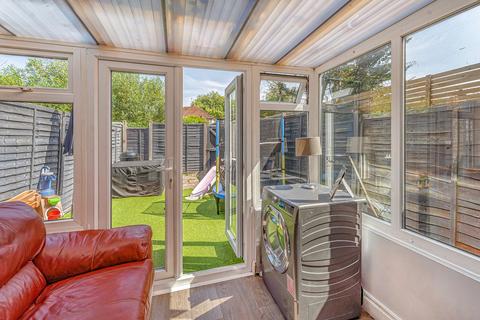 2 bedroom terraced house to rent, The Heathers, Staines-upon-Thames, TW19
