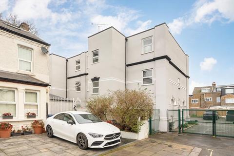 Shirley Gardens, London W7