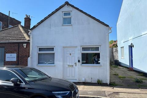 Detached house - Granville Road, COLCHESTER