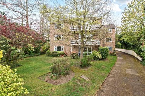 2 bedroom flat for sale, Pine Grove, Weybridge, KT13