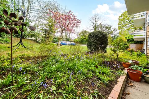 2 bedroom flat for sale, Pine Grove, Weybridge, KT13