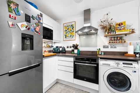 1 bedroom flat for sale, Effra Parade, London